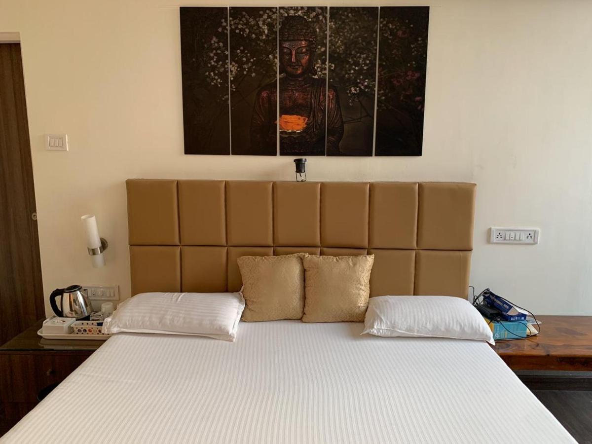 Apple Tree Apartments Koregaon Park Pune Bagian luar foto