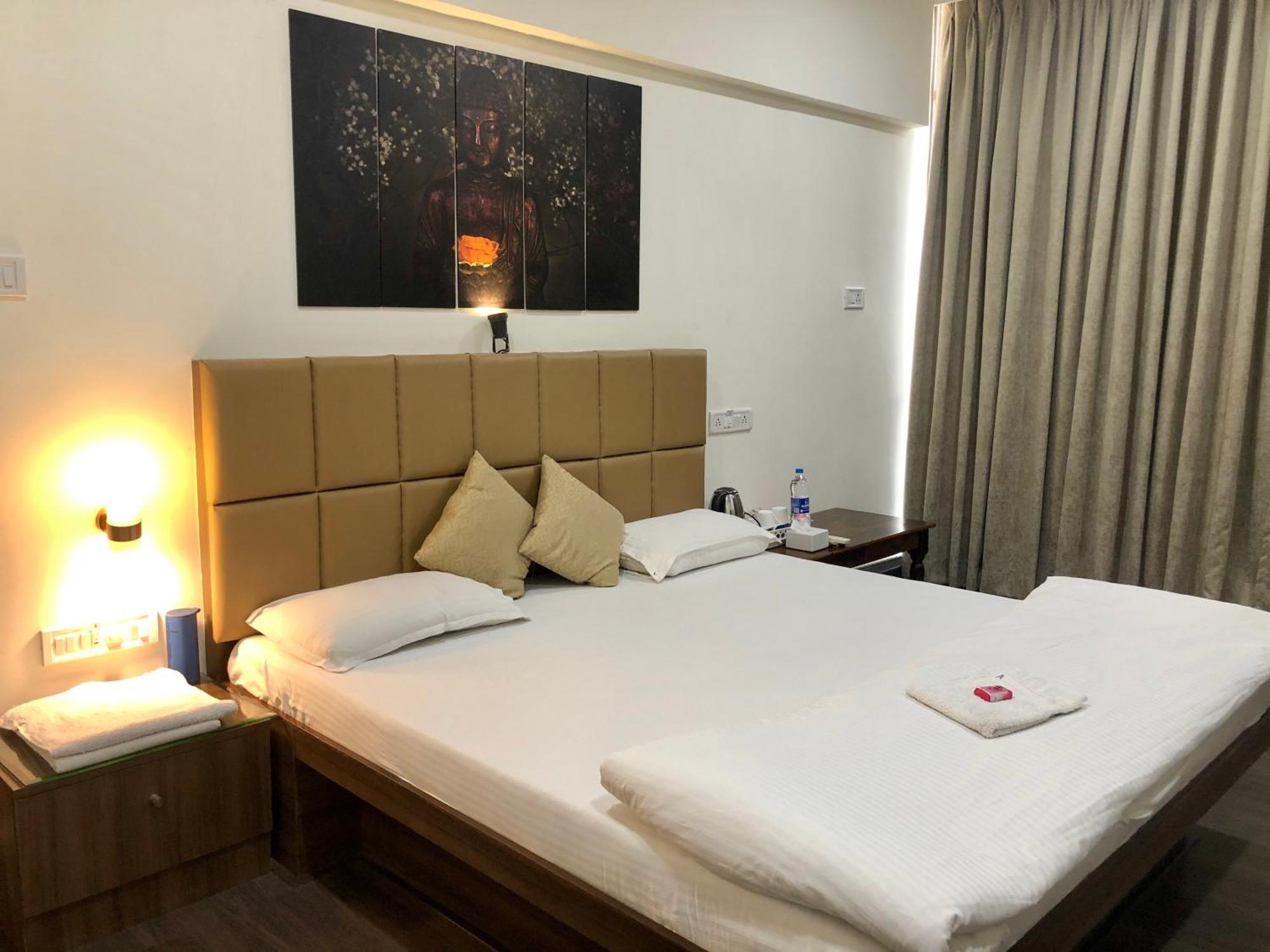 Apple Tree Apartments Koregaon Park Pune Bagian luar foto